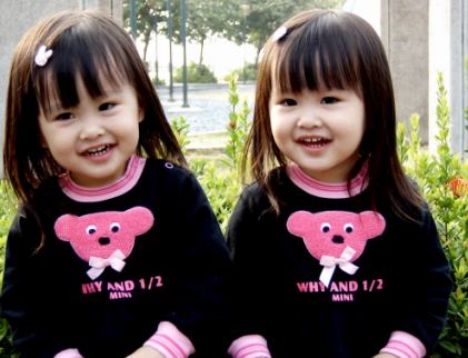 QQ表情台湾漂亮双胞胎小孩 可爱小孩图片 