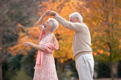 白头到老的爱情图片，一对老人的幸福图片