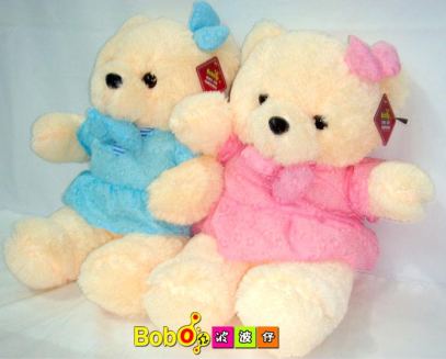 两只可爱的玩具熊