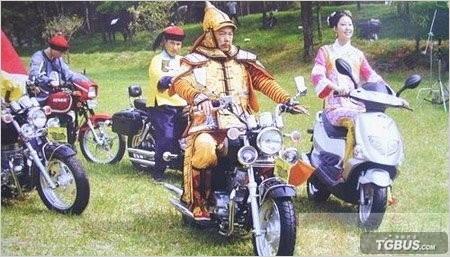 皇上开摩托车出巡
