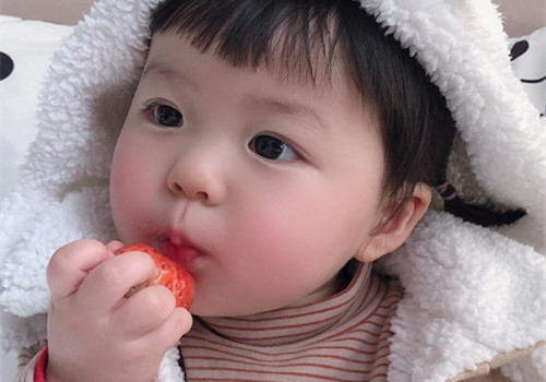 爱吃草莓的萌萌小宝宝