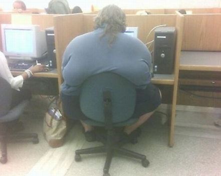 不是一般的胖，真怕坐坏了椅子