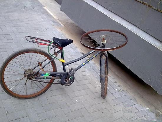 废件组装的自行车